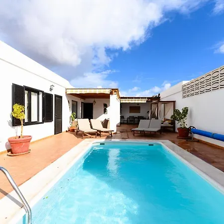 Solarium With Pool In Playa Blanca 普拉亚布兰卡
