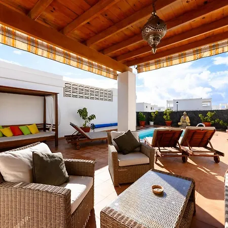 Solarium With Pool In Playa Blanca 别墅