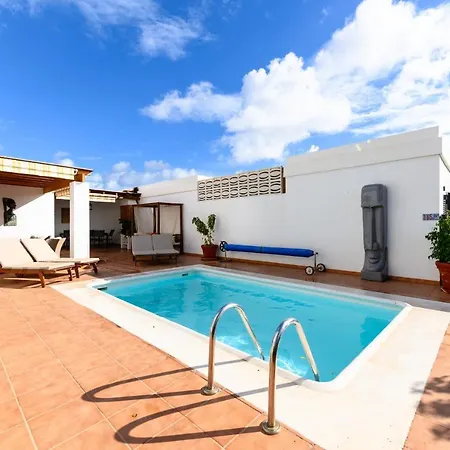 Solarium With Pool In Playa Blanca 别墅