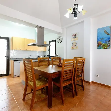 Solarium With Pool In Playa Blanca *